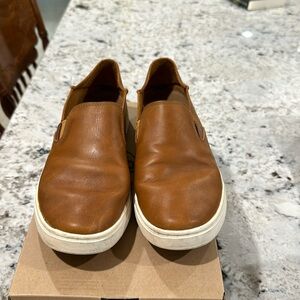 Olukai pehuea leather slip on shoes